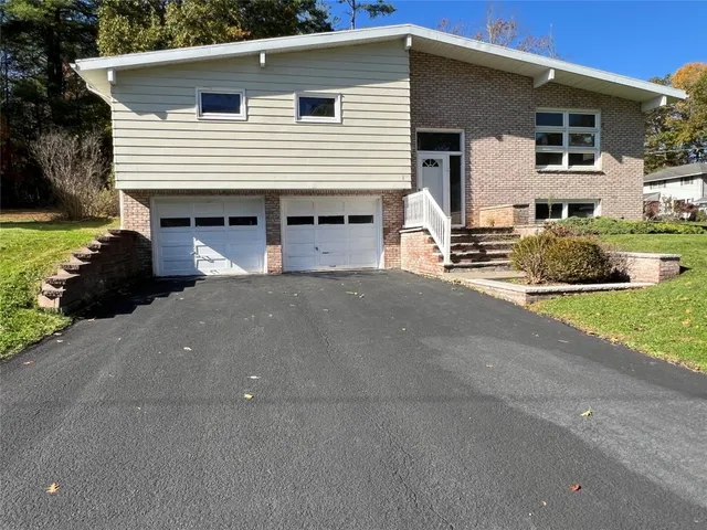 $279,000 | 21 Exeter Drive, Endicott, NY 13760
