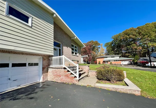 $279,000 | 21 Exeter Drive, Endicott, NY 13760