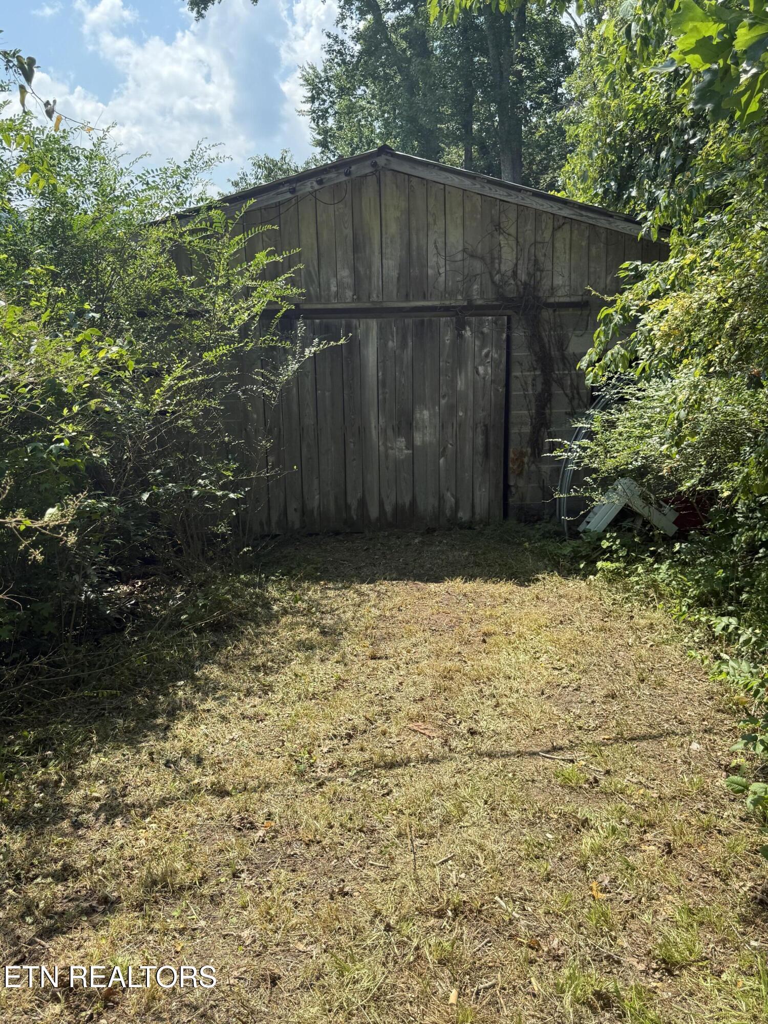 241 Bull Run Road Clinton, TN 37716 - Photo 3 of 20 IMG_9995