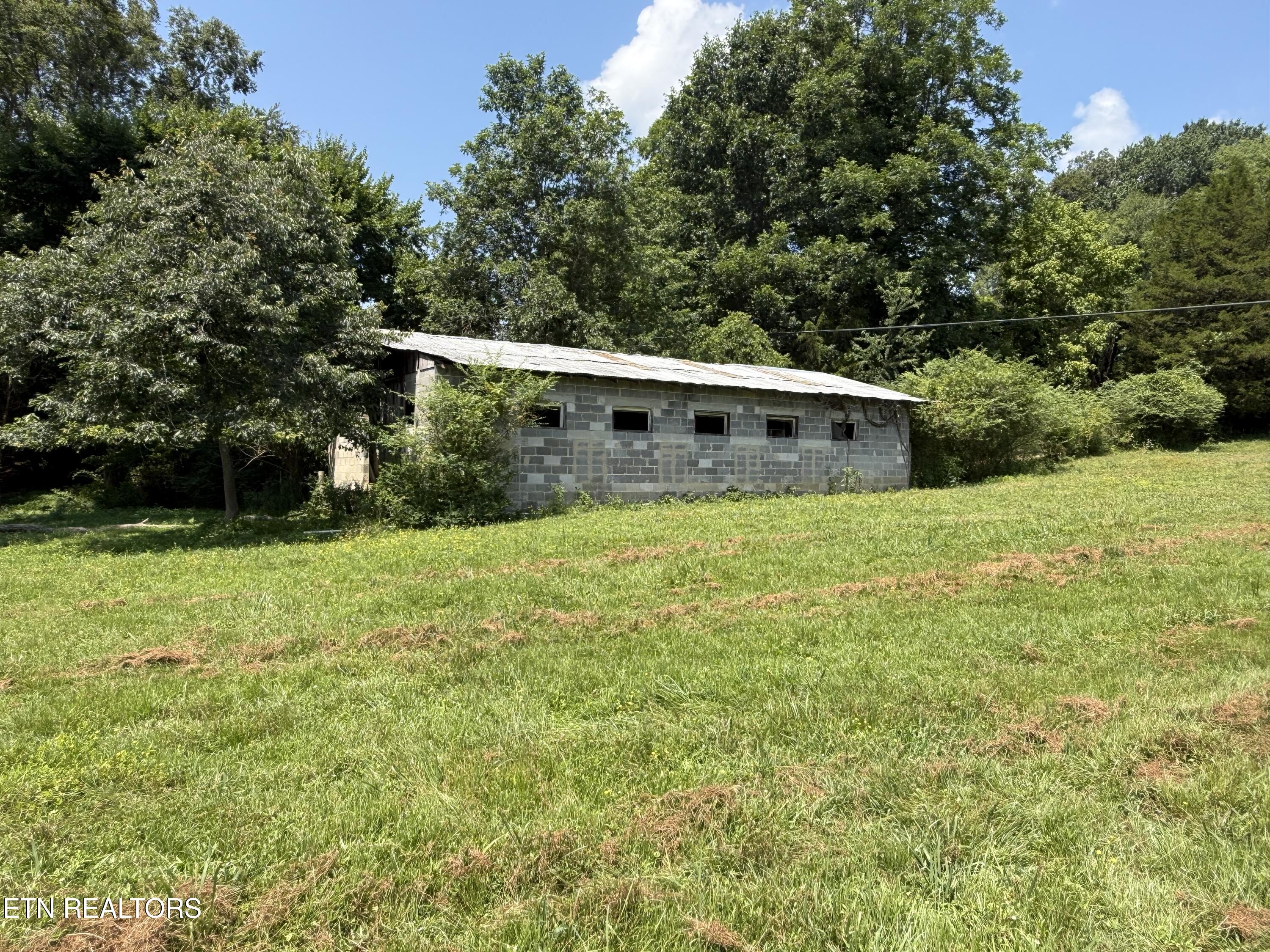 241 Bull Run Road Clinton, TN 37716 - Photo 4 of 20 IMG_0060