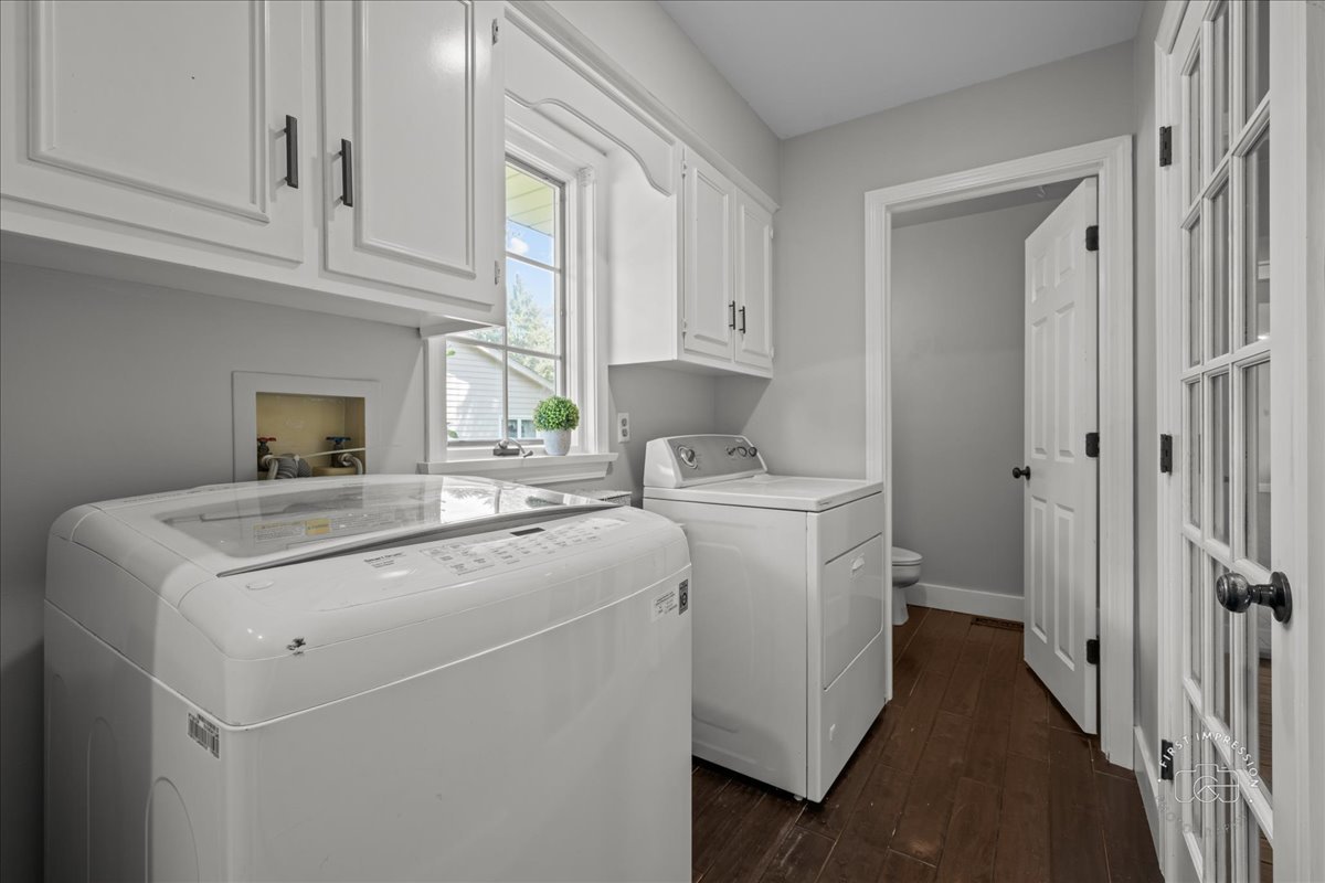 51 Burgess Road Geneva, IL 60134 - Photo 24 of 32 a utility room with dryer and washer
