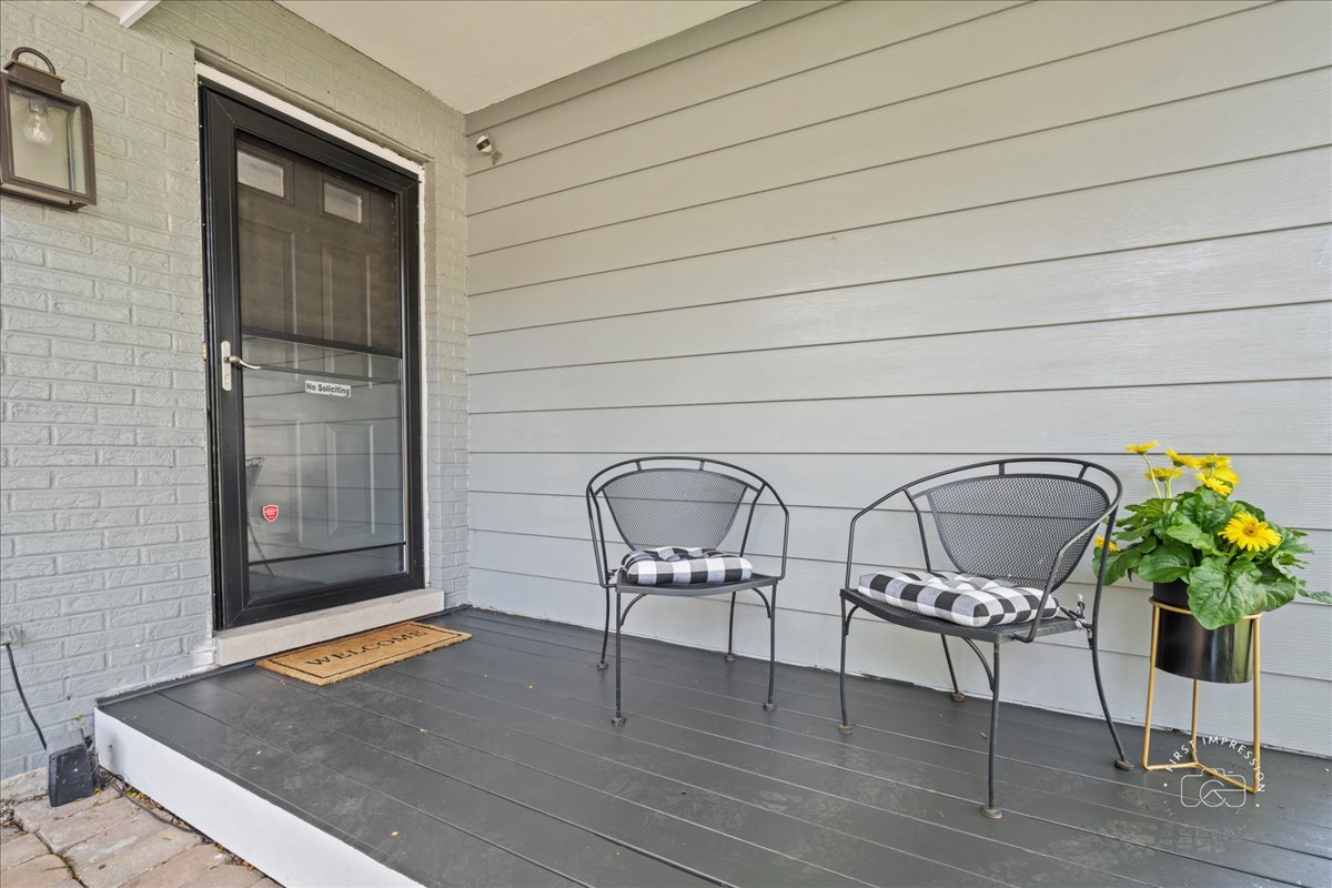 51 Burgess Road Geneva, IL 60134 - Photo 3 of 32 a couple of table and chairs in a room