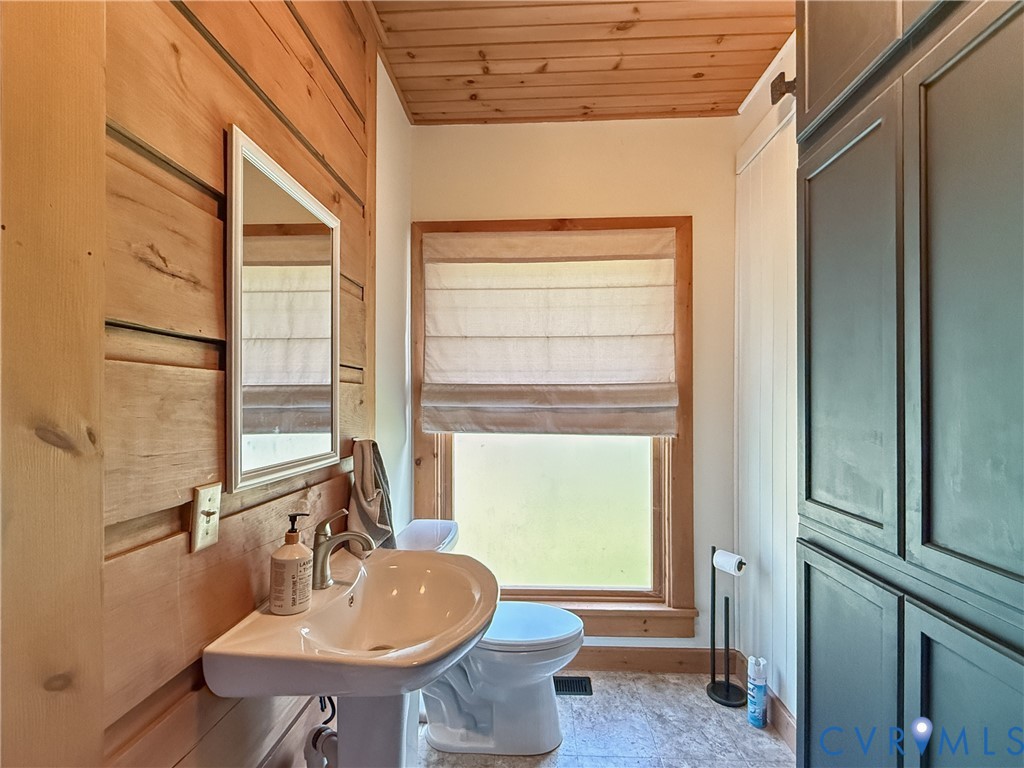 3491 Traffic Road Victoria, VA 23974 - Photo 26 of 43