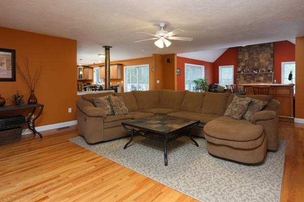 21 Moran Road Billerica, MA 01862 - Photo 3 of 22