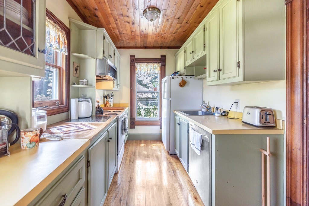 161 Florida Street Springfield, MA 01109 - Photo 15 of 40 Gallery Image 15