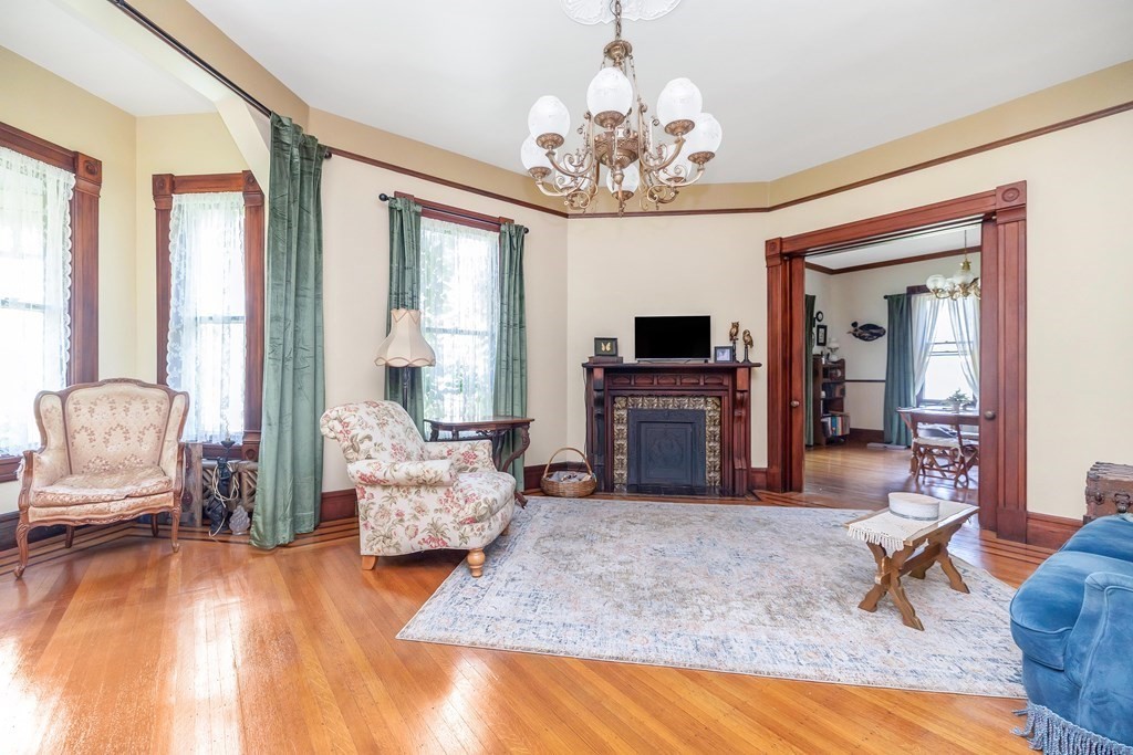161 Florida Street Springfield, MA 01109 - Photo 7 of 40 Gallery Image 7