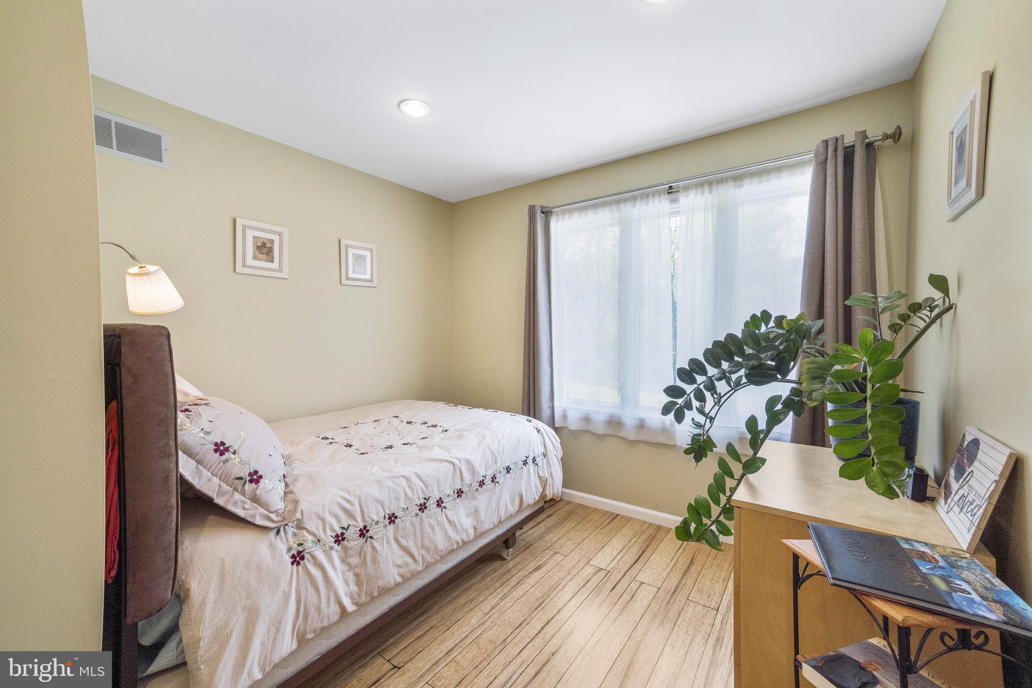 1703 Cold Spring Road Newtown Square, PA 19073 - Photo 23 of 38 4th Bedroom
