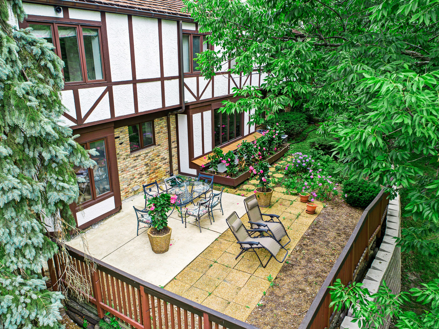 803 Merry Lane Oak Brook, IL 60523 - Photo 38 of 39 a view of a chairs and table in the balcony