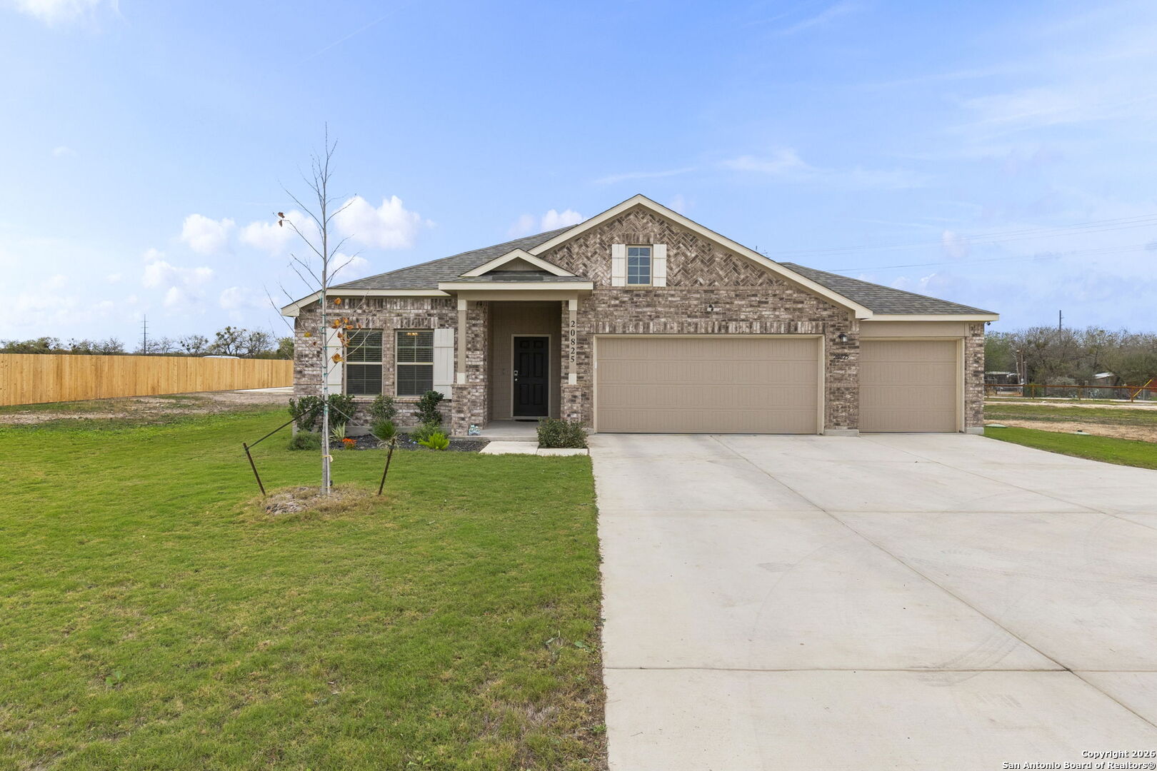20825 Pleasanton Road San Antonio, TX 78264 - Photo 32 of 33 a front view of a house with a garden and a yard