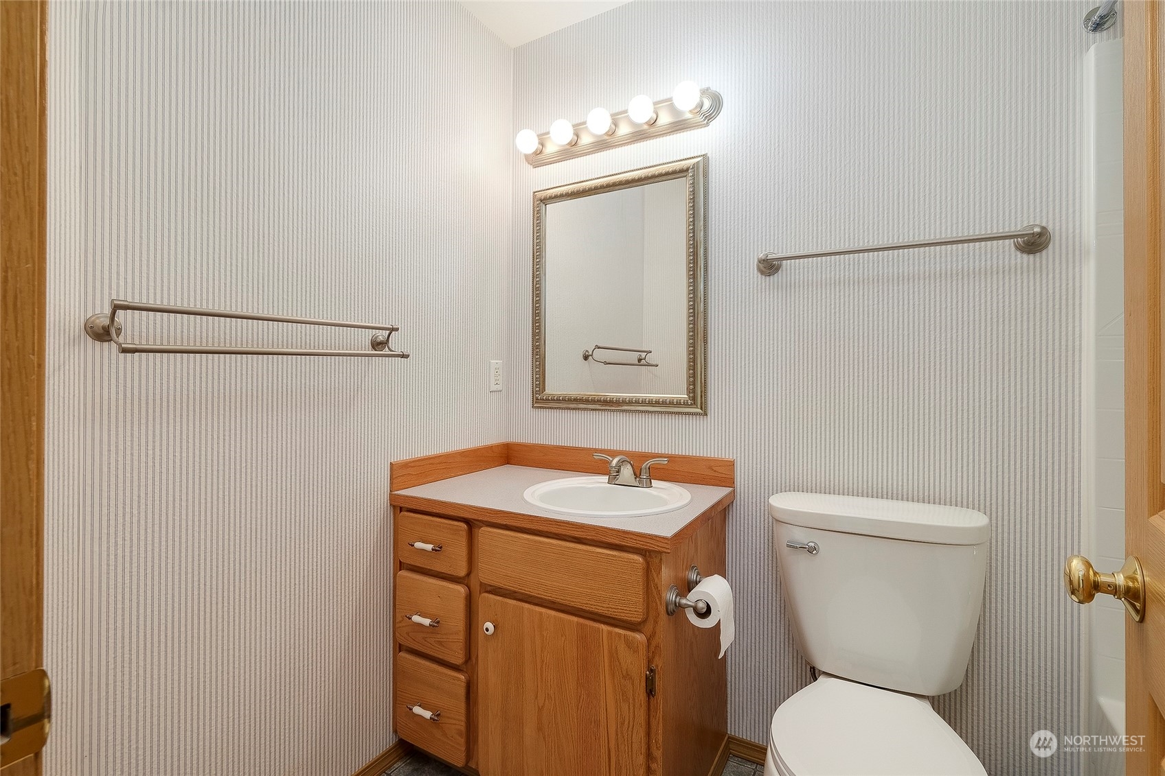 4700 Parker Road East Sumner, WA 98390 - Photo 15 of 40 a bathroom with a toilet sink and mirror