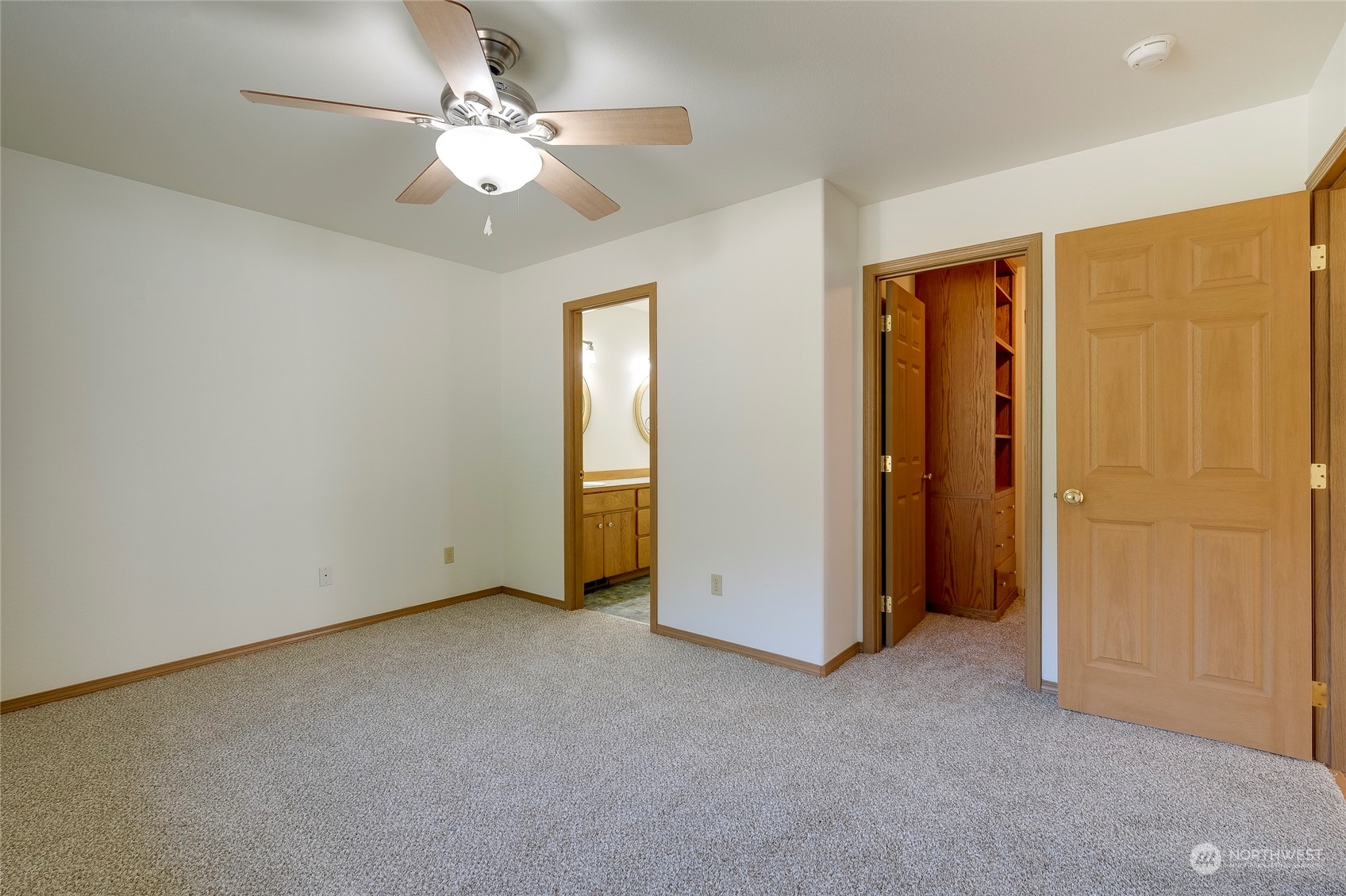 4700 Parker Road East Sumner, WA 98390 - Photo 23 of 40 an empty room with closet and a ceiling fan