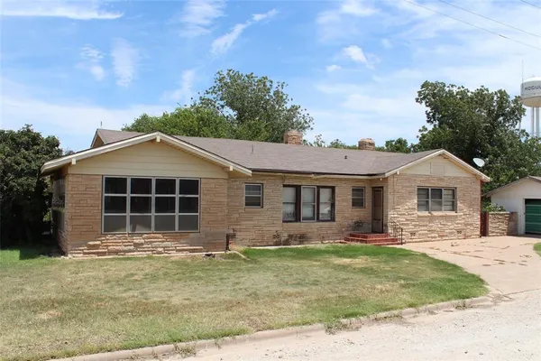$83,000 | 410 North Munday Avenue, Munday, TX 76371