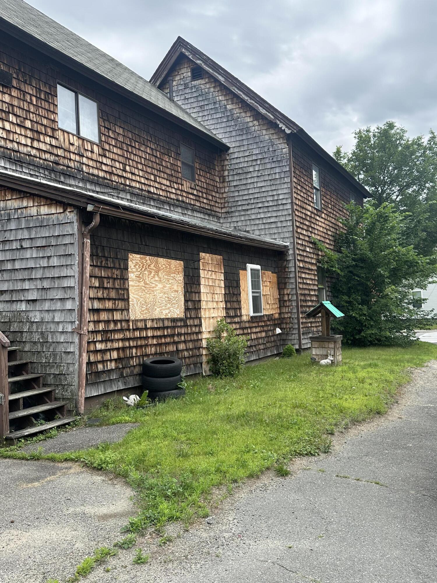 27 Central Street Millinocket, ME 04462 - Photo 2 of 24 2B161BED-5FB8-4363-A50F-FB94FD699D25