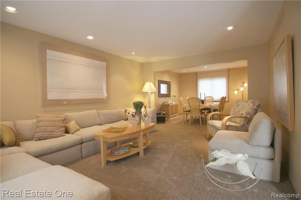 30215 High Valley Road Farmington Hills, MI 48331 - Photo 9 of 30