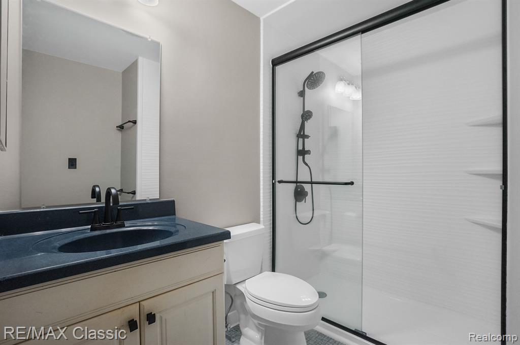 2011 Decker Road Walled Lake, MI 48390 - Photo 17 of 37 Gallery Image 17