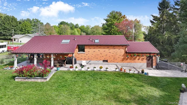 a view of house with garden
