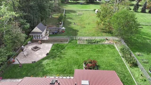 a view of yard from a balcony