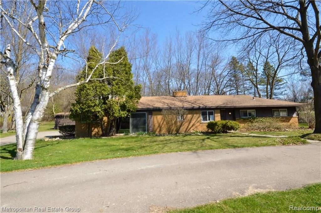20 Perrydale Street Rochester Hills, MI 48306 - Photo 3 of 27