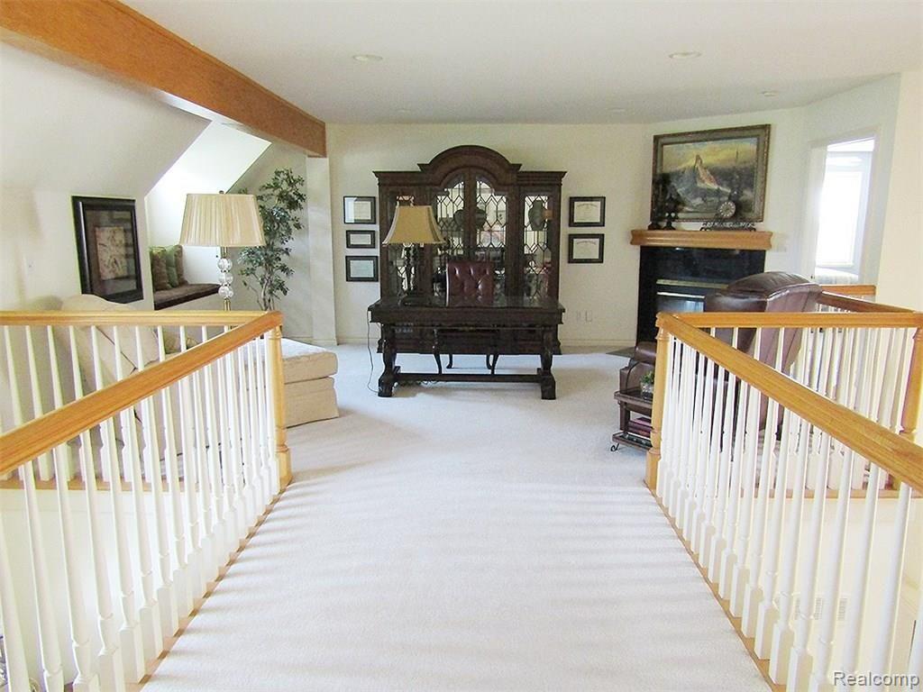 451 Whims Lane Rochester, MI 48306 - Photo 26 of 43 WhimsFOYER3, 451.jpg