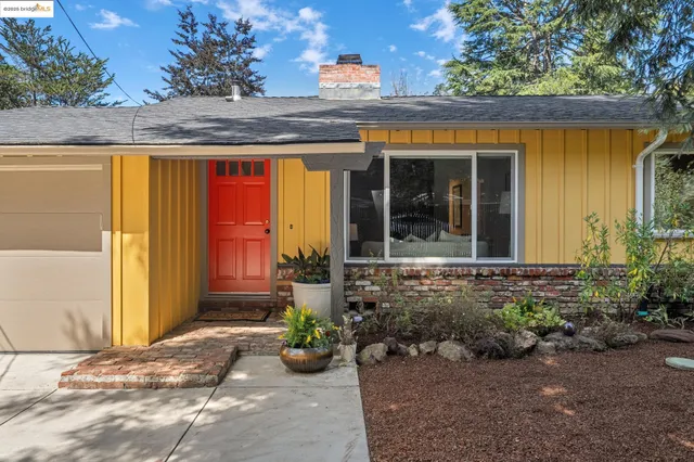 a view of entrance front of house