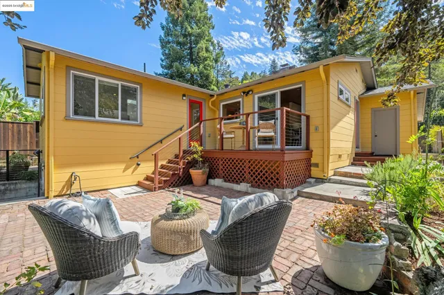 a view of a house with backyard and sitting area