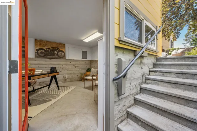 a view of entryway and hall