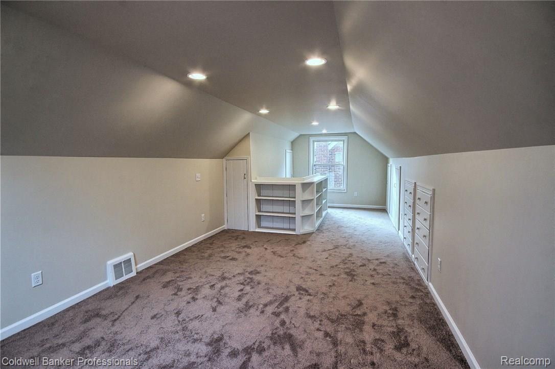 9691 Ruth Avenue Allen Park, MI 48101 - Photo 11 of 25 Master Bdroom2nd View.jpg