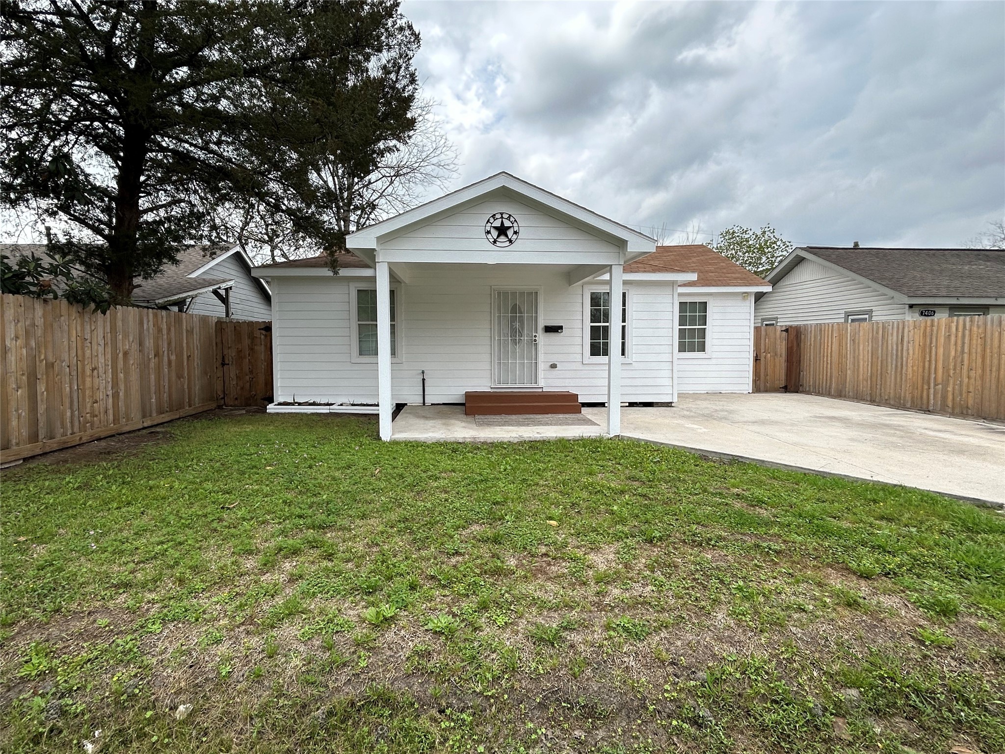 7410 Allsup Street Houston, TX 77061 - Photo 7 of 23 a view of a house with backyard and garden