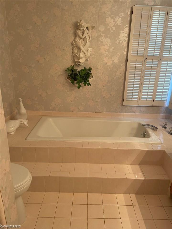 2102 Clinton View Circle Rochester, MI 48309 - Photo 15 of 23 50059372-14.JPG