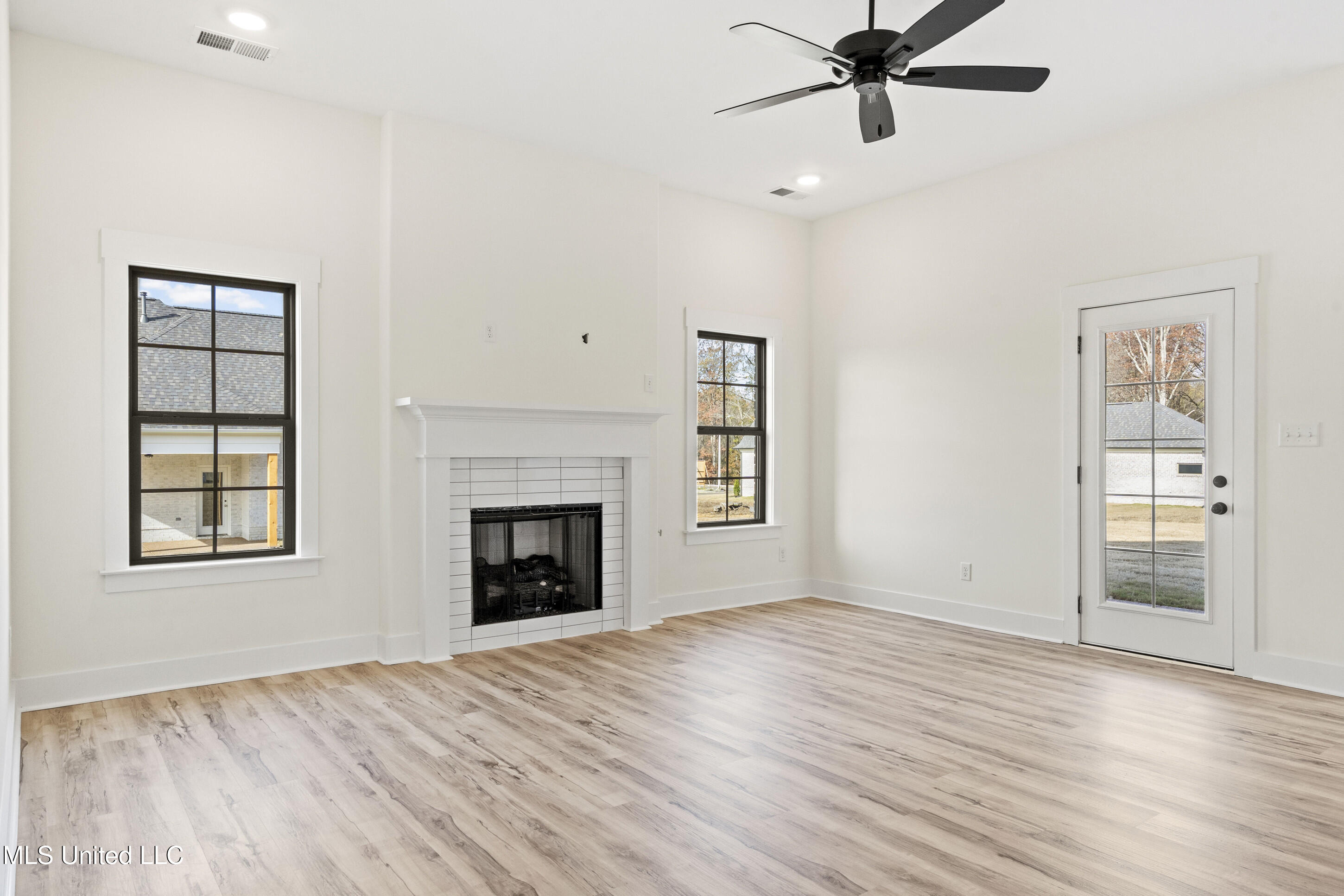 2955 Molly Cove Nesbit, MS 38651 - Photo 11 of 35 11__dsc3552_print