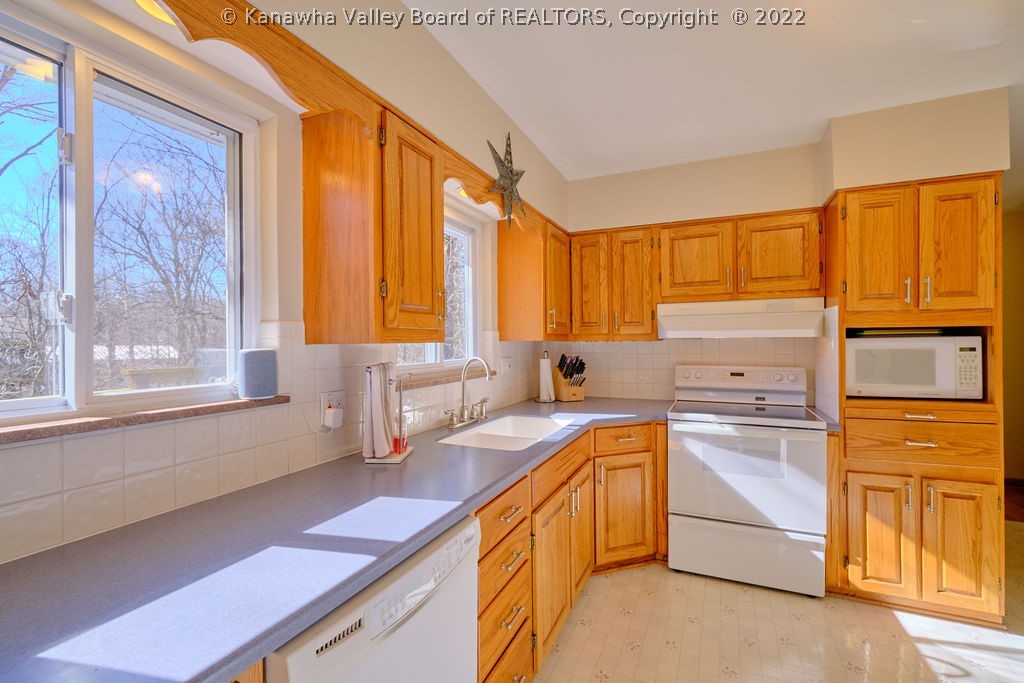 502 Spotswood Road Charleston, WV 25303 - Photo 7 of 35 Gallery Image 7