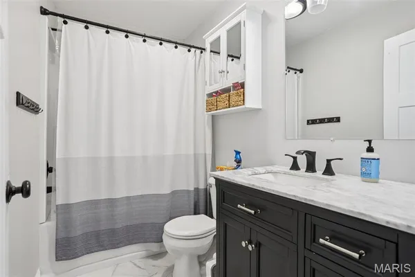 $425,000 | 74 Horseshoe Lane, Litchfield, IL 62056