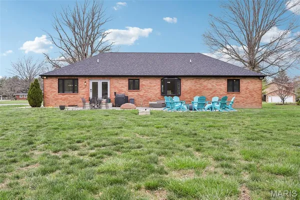 $425,000 | 74 Horseshoe Lane, Litchfield, IL 62056