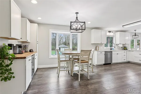 $425,000 | 74 Horseshoe Lane, Litchfield, IL 62056