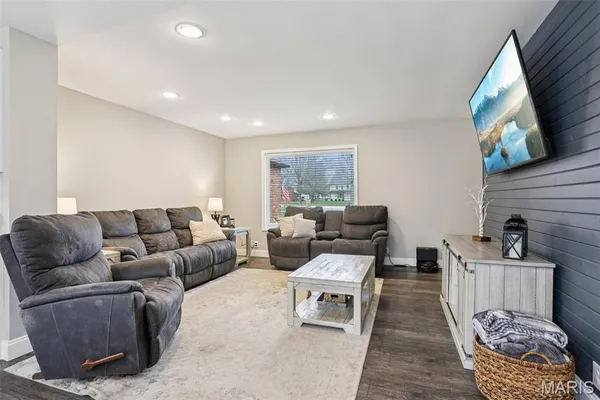 $425,000 | 74 Horseshoe Lane, Litchfield, IL 62056