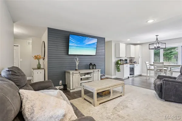 $425,000 | 74 Horseshoe Lane, Litchfield, IL 62056