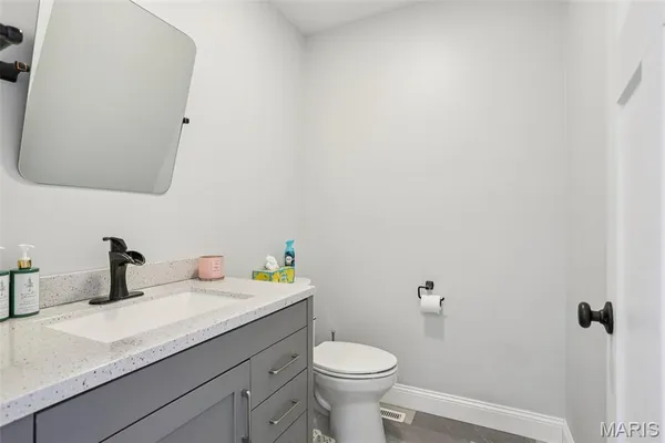 $425,000 | 74 Horseshoe Lane, Litchfield, IL 62056