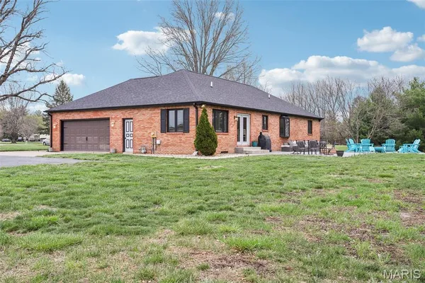 $425,000 | 74 Horseshoe Lane, Litchfield, IL 62056