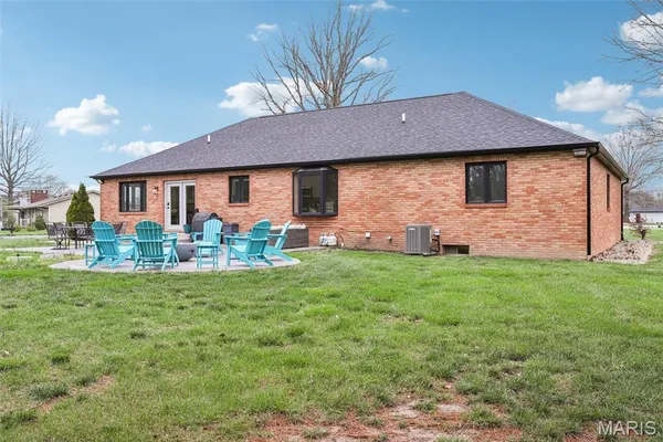 $425,000 | 74 Horseshoe Lane, Litchfield, IL 62056