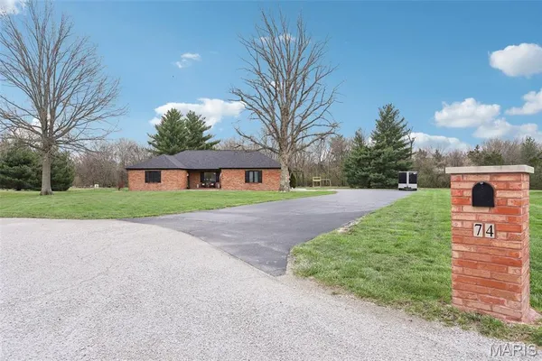 $425,000 | 74 Horseshoe Lane, Litchfield, IL 62056