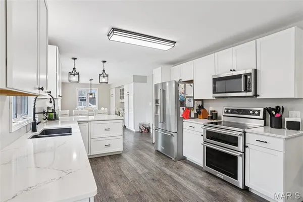 $425,000 | 74 Horseshoe Lane, Litchfield, IL 62056