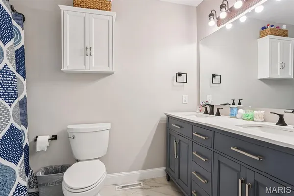 $425,000 | 74 Horseshoe Lane, Litchfield, IL 62056