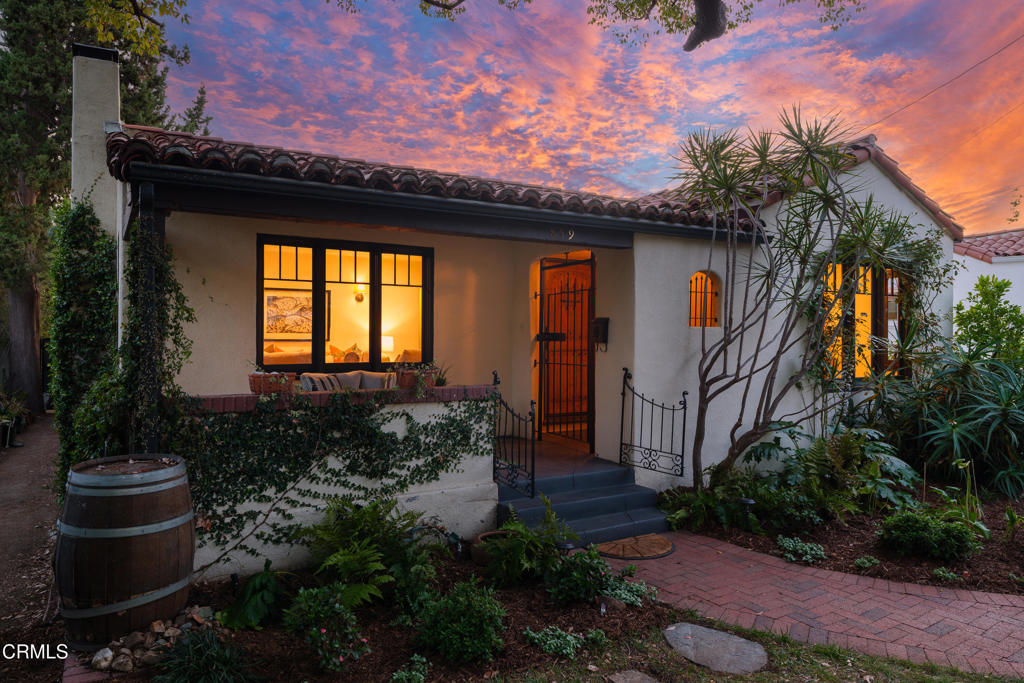 859 Sunset Avenue Pasadena, CA 91103 - Photo 63 of 76 a front view of a house with a yard