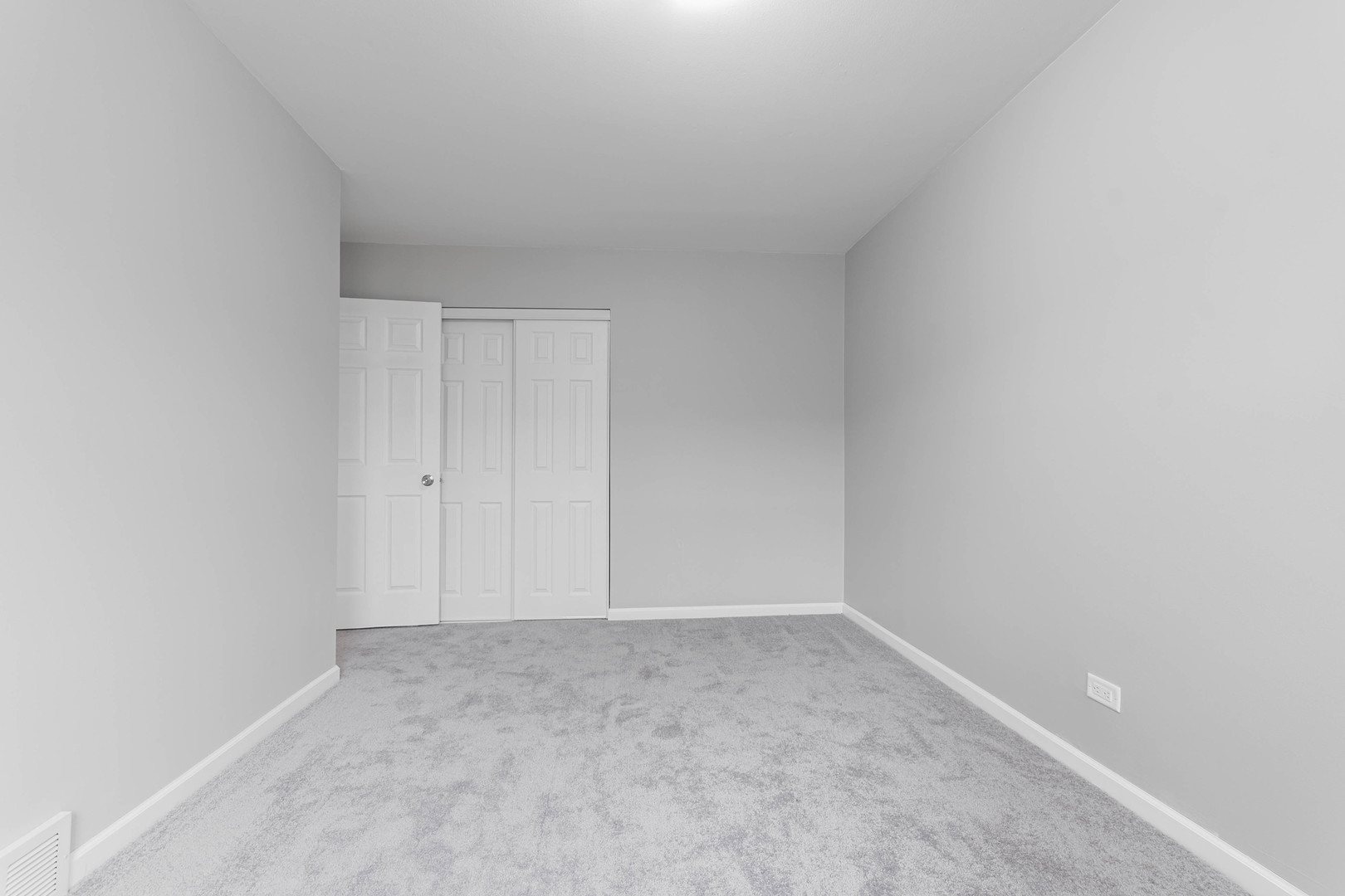9515 Sumac Road, Unit F Des Plaines, IL 60016 - Photo 15 of 25 a view of room