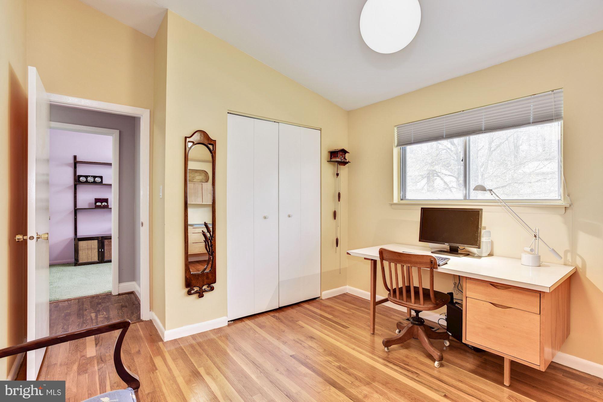 4614 Hawksbury Road Baltimore, MD 21208 - Photo 17 of 33 a workspace with furniture and a window