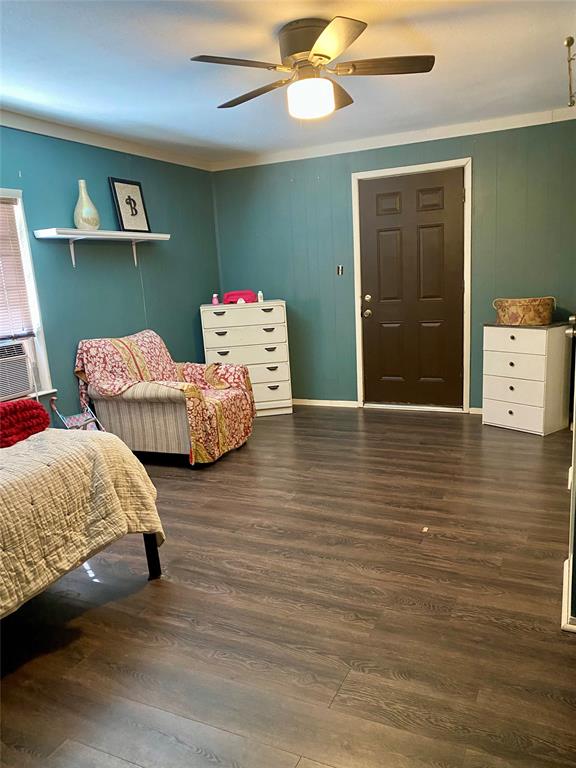 1115 South 6th Street Bonham, TX 75418 - Photo 11 of 23 a view of livingroom with furniture