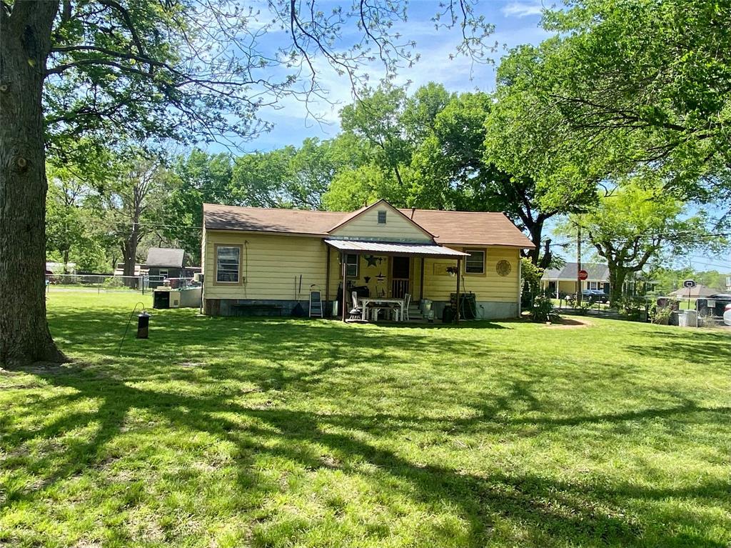 1115 South 6th Street Bonham, TX 75418 - Photo 15 of 23 a front view of a house with a garden