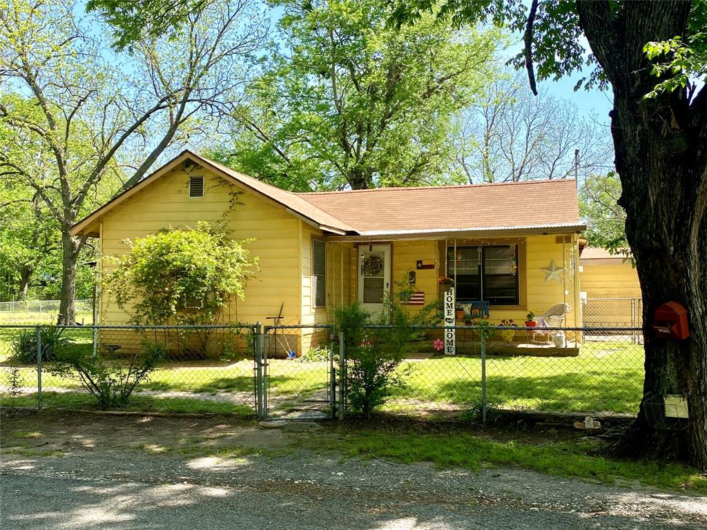 1115 South 6th Street Bonham, TX 75418 - Photo 2 of 23 a front view of a house with garden