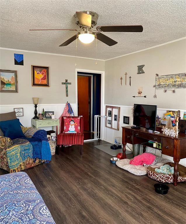 1115 South 6th Street Bonham, TX 75418 - Photo 5 of 23 a living room with furniture and a flat screen tv