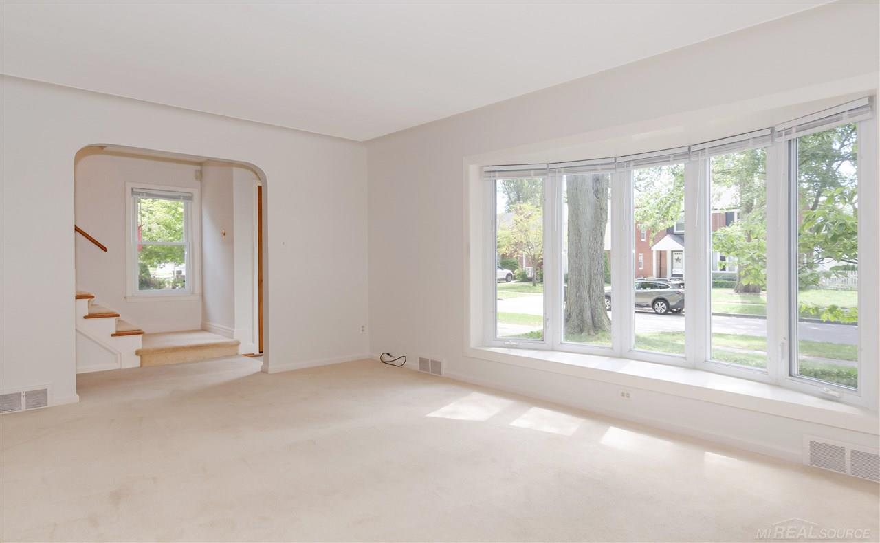 1724 Prestwick Road Grosse Pointe, MI 48236 - Photo 6 of 32 50022550-5.JPG